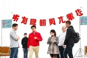 《那张合成图的边缘像素》封面，放大的图片边缘出现两段不同噪点纹理
