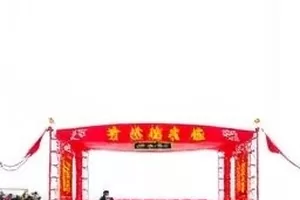 《发票抬头的三个疑点》封面，票据样式的浅灰框线与三处标注